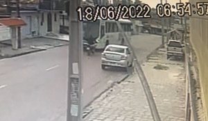 Motociclista morre após se chocar contra ônibus, em João Pessoa