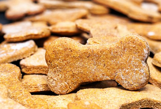 Menina morre após comer biscoito envenenado que era para o cachorro