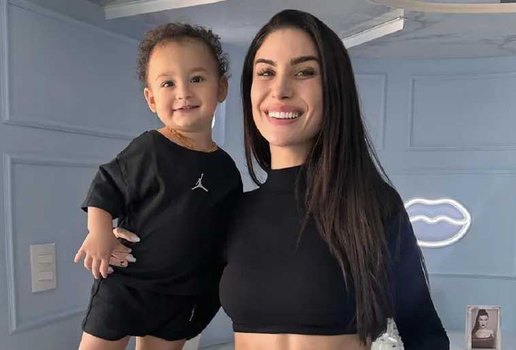 Bianca Andrade e o filho, de dois anos, foram levados para hospital