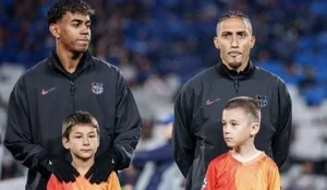Yamal e Raphinha antes de entrar em campo pelo Barcelona Redes Sociais Barcelona 930393a884 bfa1991651