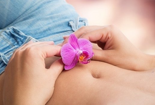 Mulheres têm orgasmos mais intensos com masturbação do que durante sexo, diz estudo