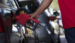 Preço da gasolina tem uma variação de R$ 0,55