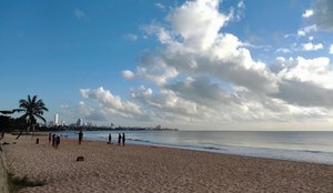 Amanhecer na praia de Manaíra, em João Pessoa.