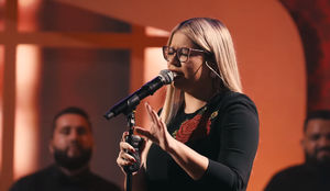 Equipe de Marília Mendonça lança EP póstumo da cantora; ouça