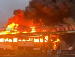 Onibus mancha azul incendiado em emboscada 27