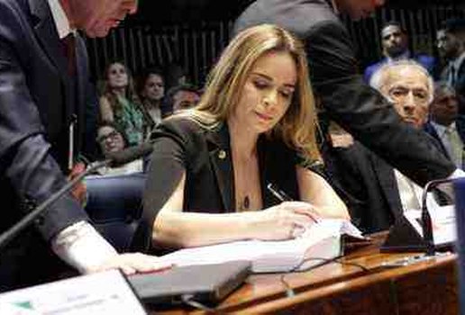 Senadora Daniella Ribeiro