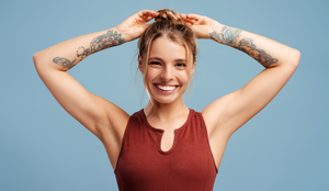 Penteados para treinar mantêm os cabelos saudáveis e oferece mais estilo ao look (Imagem: AYO Production | Shutterstock)