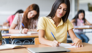 Os simulados são uma etapa fundamental na preparação para o vestibular (Imagem: EF Stock | Shutterstock)