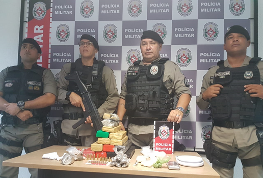 Policia apreende drogas municoes e fardas militares em comunidade de Joao Pessoa 01