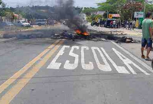 Rodovia bloqueada remigio