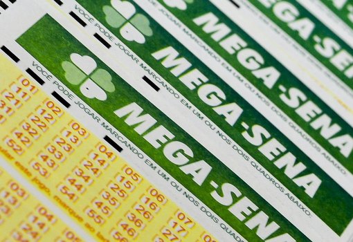 Mega-Sena realiza premiação neste sábado