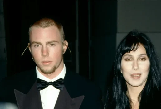 Filho de Cher e internado apos overdose e recebe cuidados intensivos