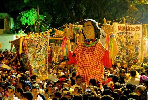As Muriçocas do Miramar arrastam multidões pelas ruas de João Pessoa