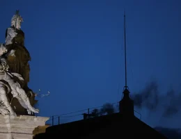 Conclave fumaca preta