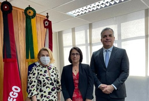 A nova desembargadora recebeu os cumprimentos do presidente do TRT-13, Thiago Andrade, e da vice-presidente, desembargadora Margarida Araújo