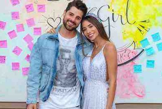 Nasce Ravi filho do DJ Alok e Romana Novais