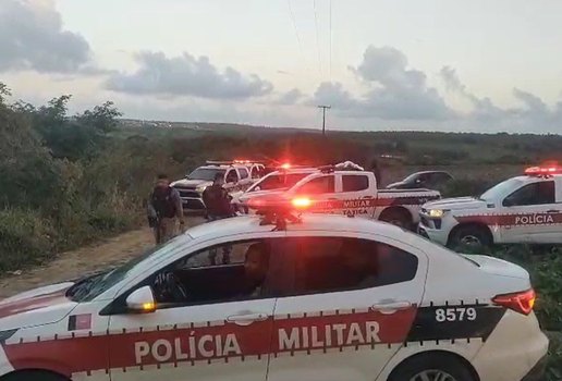 PM realiza cerco em mata e detém cinco envolvidos em briga entre facções no Litoral Sul da PB PMPB viatura