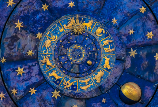 Enquanto alguns signos enfrentarão mudanças e reflexões, outros poderão usufruir da criatividade e do acolhimento (Imagem: Paolo Gallo | Shutterstock)