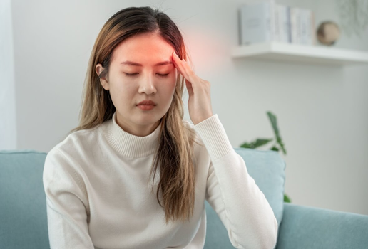 A escolha dos alimentos pode intensificar ou aliviar a enxaqueca (Imagem: shisu_ka | Shutterstock)