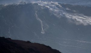 Surfista de ondas gigantes, Márcio Freire morre após queda em Nazaré