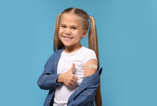 A vacinação é fundamental para garantir a saúde das crianças (Imagem: New Africa | Shutterstock)