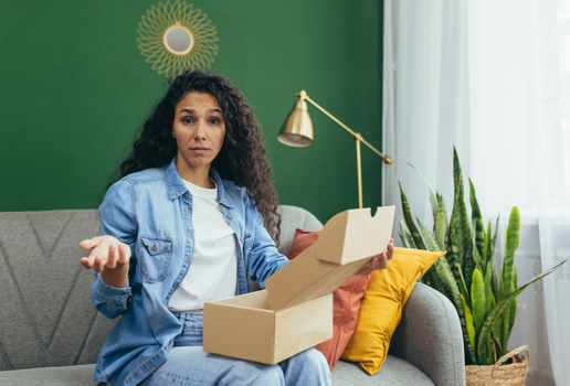 A lei ajuda a proteger o consumidor ao realizar compras online (Imagem: voronaman | Shutterstock)