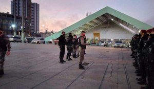 Preparação dos agentes antes das prisões, no Parque do Povo.