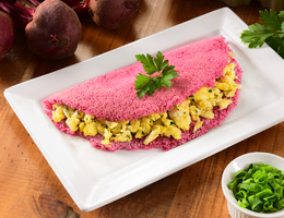 Tapioca de beterraba com ovo mexido (Imagem: Marcelo_Krelling | Shutterstock)