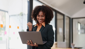 Dicas práticas ajudam mulheres empreendedoras a superarem desafios e obterem sucesso com seus projetos (Imagem: Jirapong Manustrong | Shutterstock)