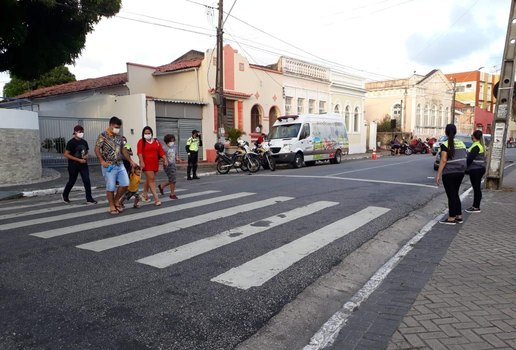 Faixa de pedestre no bairro de Tambiá, em João Pessoa.