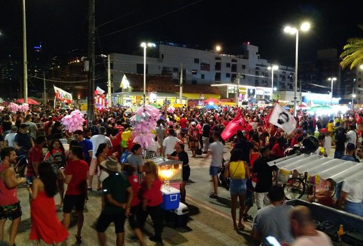Eleitores de Lula comemoram nas ruas de João Pessoa