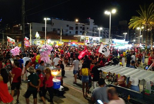 Eleitores de Lula comemoram nas ruas de João Pessoa