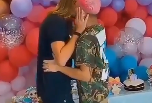 Daniel beijo Matheus