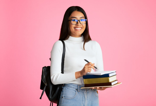 Estudar os temas recorrentes pode ajudar a garantir uma boa nota (Imagem: fizkes | Shutterstock)