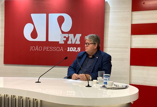 João Azevêdo concede entrevista à Rede Tambaú de Comunicação