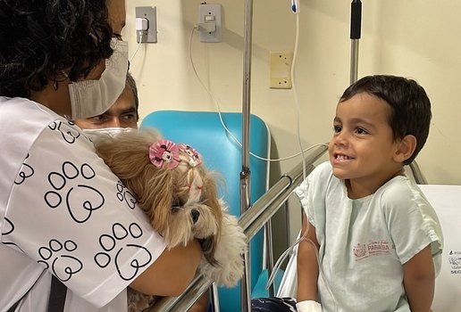 Hospital adota terapia com animais para crianças internadas na PB