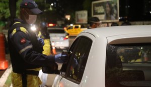 Condutores de veículos flagrados sob efeito de álcool estão sujeitos à multa no valor de R$ 2.934,70