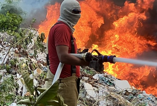 Incêndio atinge local onde eram armazenados materiais para reciclagem em JP