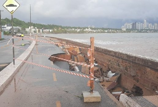 Interrupção de trecho da ciclovia em Cabo Branco, após chuvas em março deste ano.