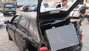 Cofre foi encontrado dentro do carro dos suspeitos do crime