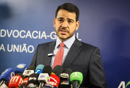 Lula indica Messias para vaga de Barroso no STF