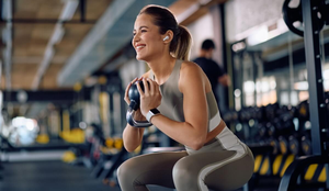 Para ter melhores resultados na musculação é necessário combinar diversos hábitos saudáveis (Imagem: Drazen Zigic | Shutterstock)