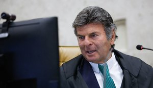 Fux envia para Justiça do DF pedido para investigar Bolsonaro