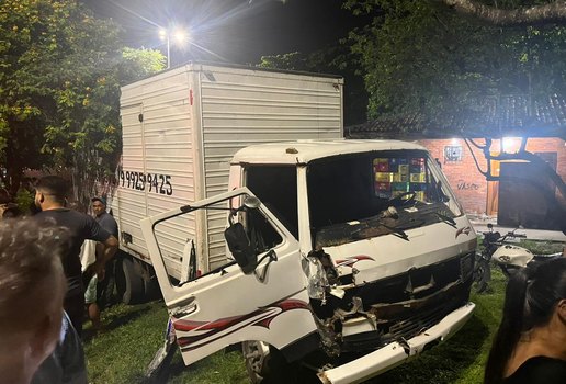 Caminhão desgovernado invade Praça da Paz e assusta pedestres em JP