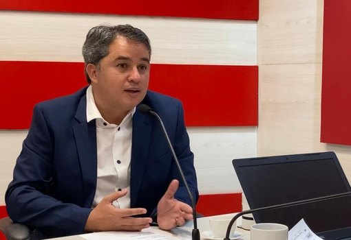 Efraim Filho é candidato ao Senado pelo partido União Brasil