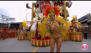 Ana Paula Minerato, musa da Gaviões, menstrua durante desfile