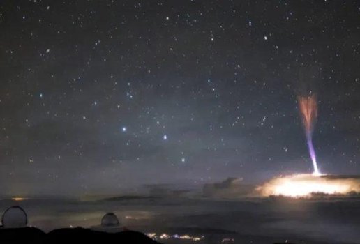 Foto no Havai mostra dois fenomenos raros acontecendo no ceu