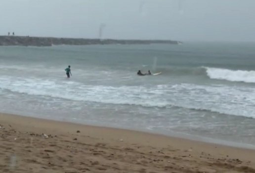 Campea de surfe morre atingida por raio na Leste Oeste