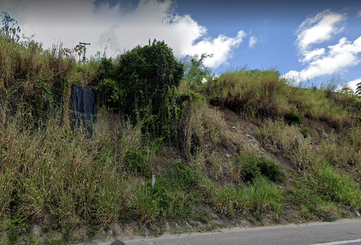 Casas na ponta de cima da barreira foram esvaziadas