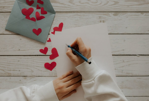 A Lei da Atração é uma ferramenta poderosa para atrair um amor (Imagem: KatyaErshova | Shutterstock)